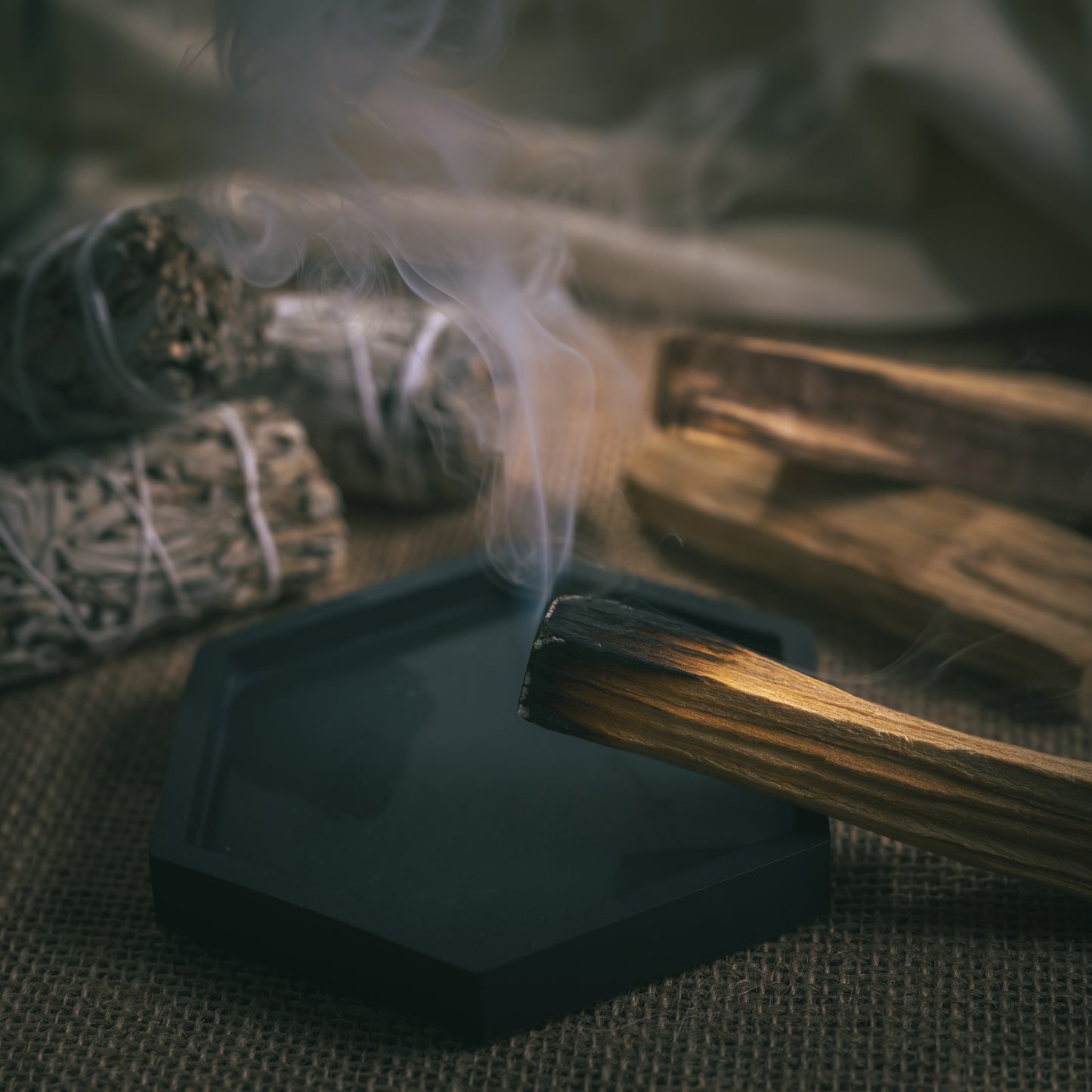 Palo Santo 3 ud + Salvia Blanca 3 + REGALO de Selenita