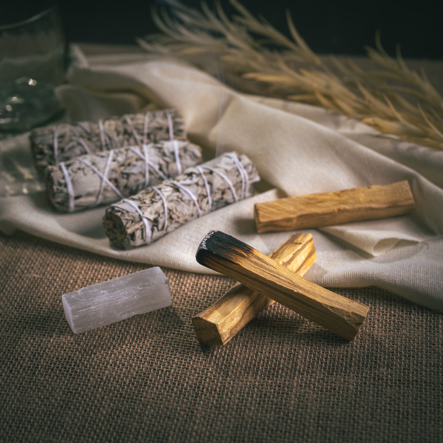 Palo Santo 3 ud + Salvia Blanca 3 + REGALO de Selenita